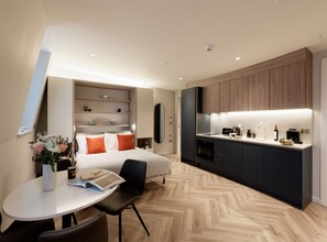 1 غرفة نوم ومكتب ومكواة/لوح كي وسرير سفر