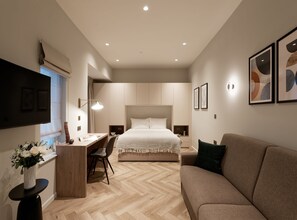 1 Schlafzimmer, Schreibtisch, Bügeleisen/Bügelbrett, Reisekinderbett