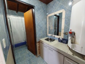 Toallas y papel higiénico