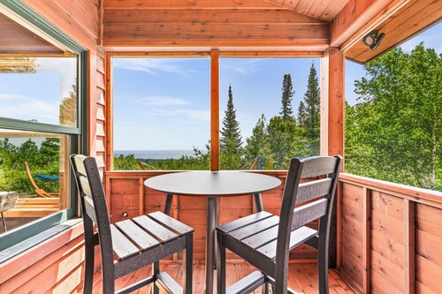 Secluded retreat with breathtaking views of Lake Superior and private Hot Tub