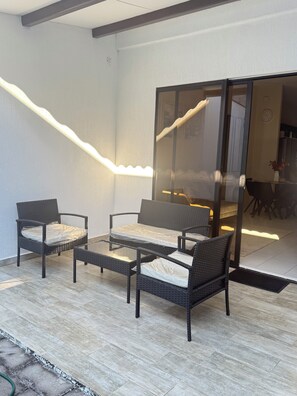 تناول الطعام بالخارج