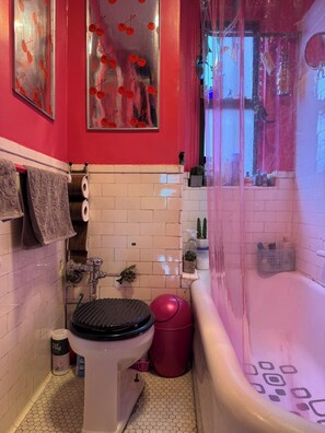 Hair dryer, towels, soap, toilet paper - Groovy Pad in Chelsea near Penn Station - with one-bedroom and an office (New York)