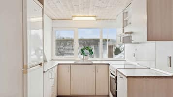 Køleskab, ovn, kogeplade, kaffe-/temaskine