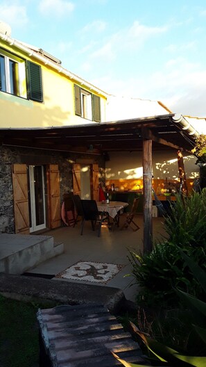 屋外ダイニングエリア