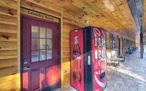 المنشأة من الداخل