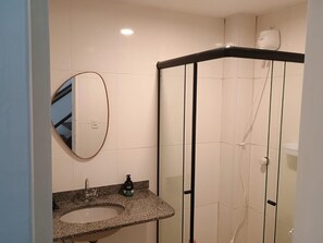 Towels, toilet paper - House in Búzios, 200m from Baia Formosa Beach | 3 bedrooms and swimming pool (Armação dos Búzios)