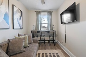 Smart TV - 5BR, Steps to Pickleball, Patio Movie Nights, 10 mins from Downtown Richmond (Richmond)