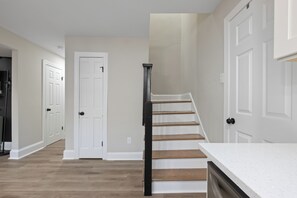 Interior - 5BR, Steps to Pickleball, Patio Movie Nights, 10 mins from Downtown Richmond (Richmond)