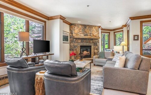 DON'T MISS THIS TRUE SKI IN/SKI OUT VILLAGE GEM, PRIME LOCATION, SLEEPS 5