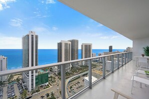 Property grounds - Luxury 32nd Floor Condo | Full Beach Club Access (Hollywood)