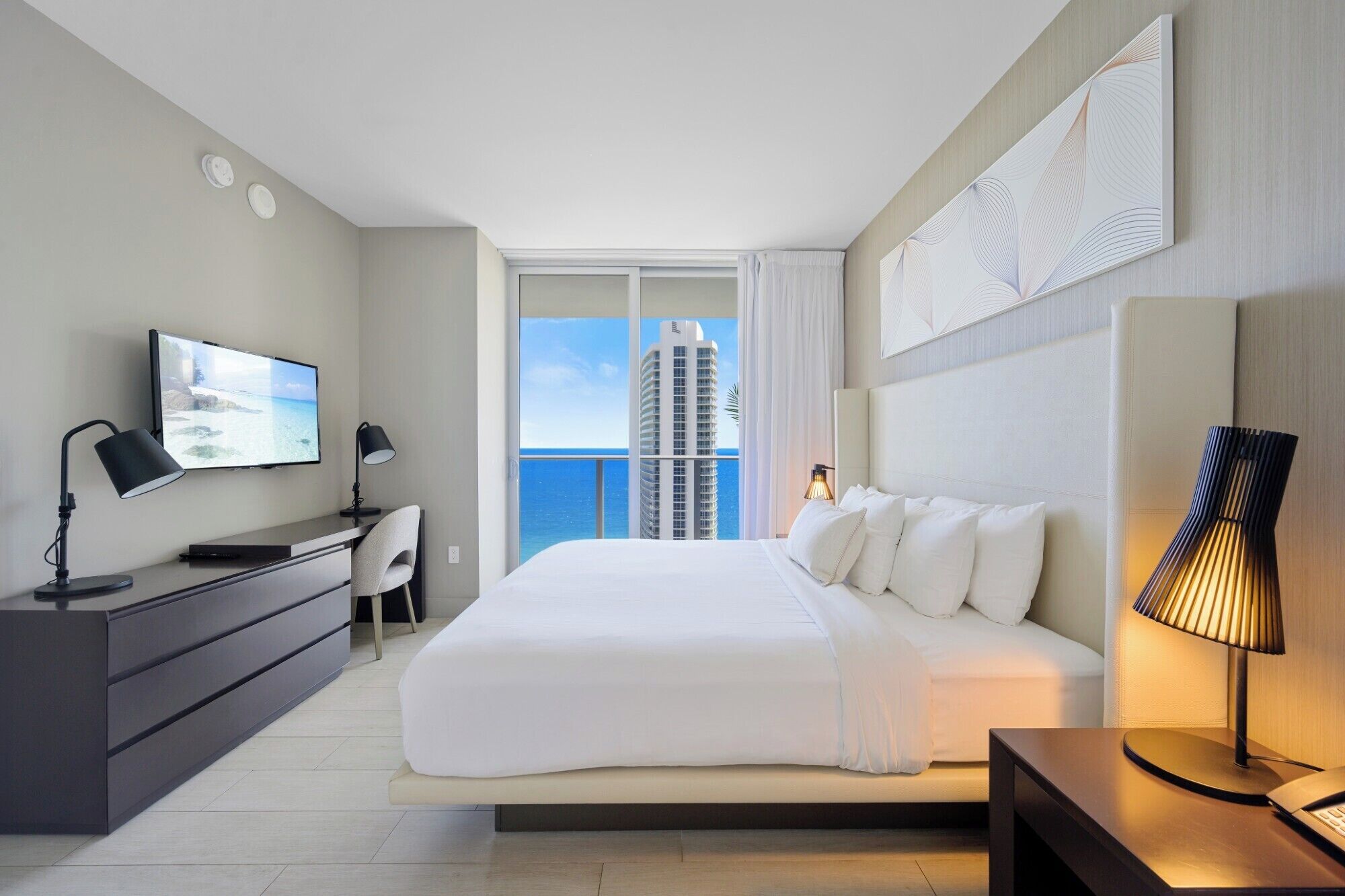 Fer et planche à repasser, lit parapluie, Wi-Fi gratuit, draps fournis