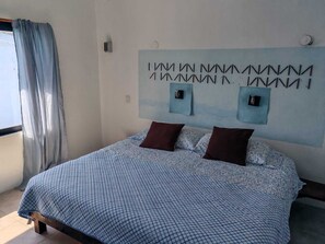 4 makuuhuonetta, työpöytä, silitysrauta/-lauta, ilmainen Wi-Fi