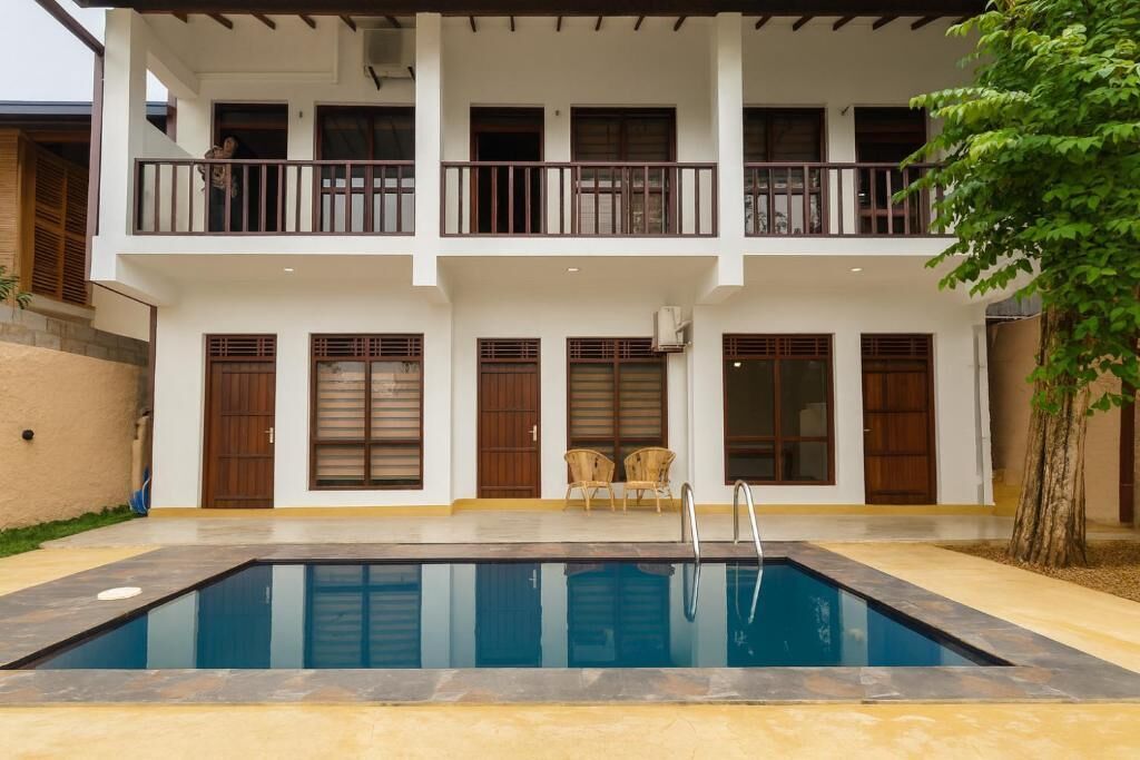 Outdoor pool, pool umbrellas, sun loungers