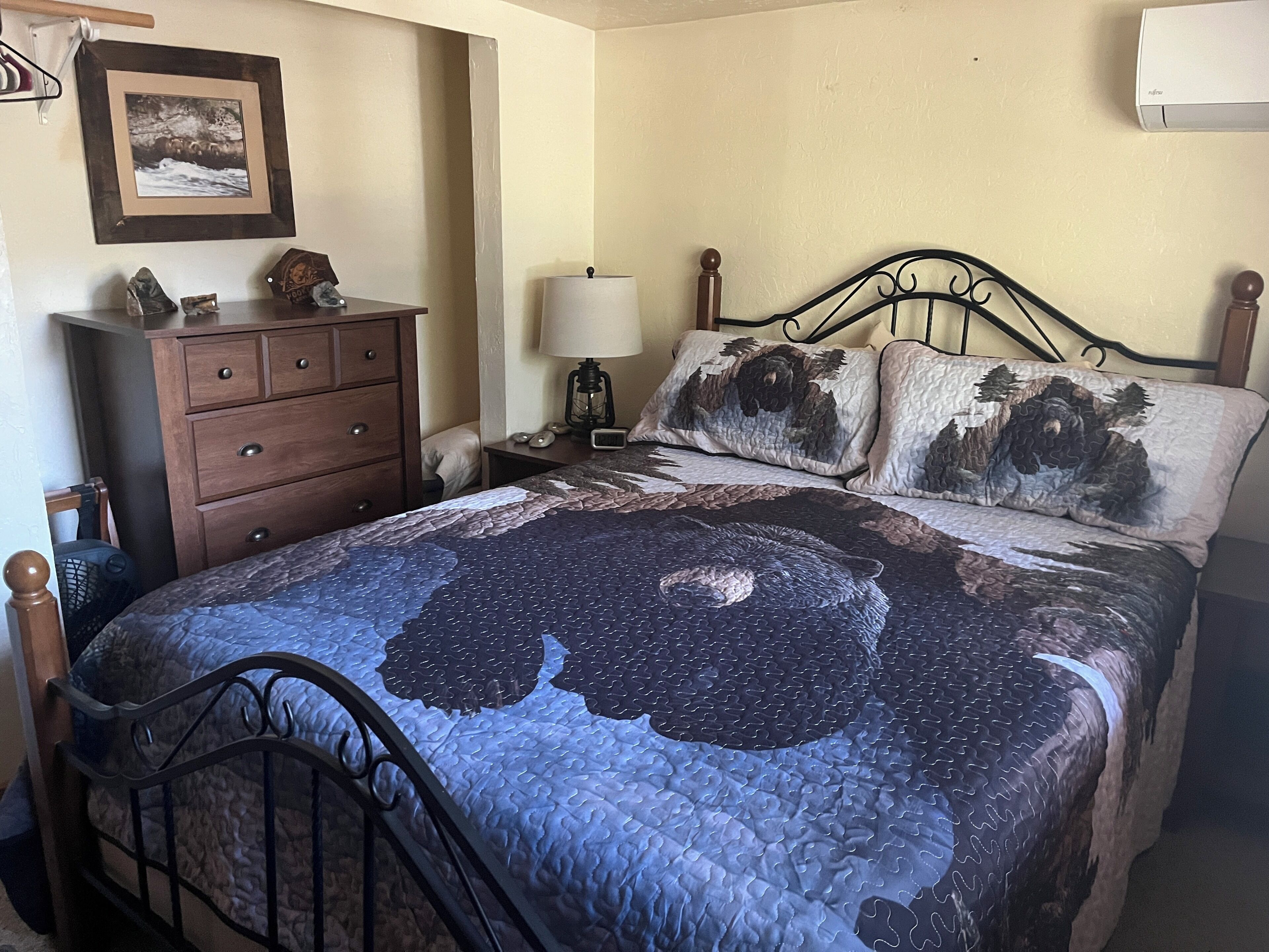 2 bedrooms, iron/ironing board, free WiFi, bed sheets
