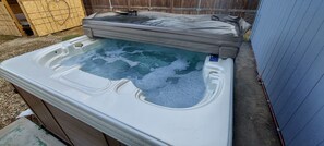 Outdoor spa tub - Pet-Friendly 3BR Home w/Hot Tub, Large Fenced Back Yard -Boise (Boise)