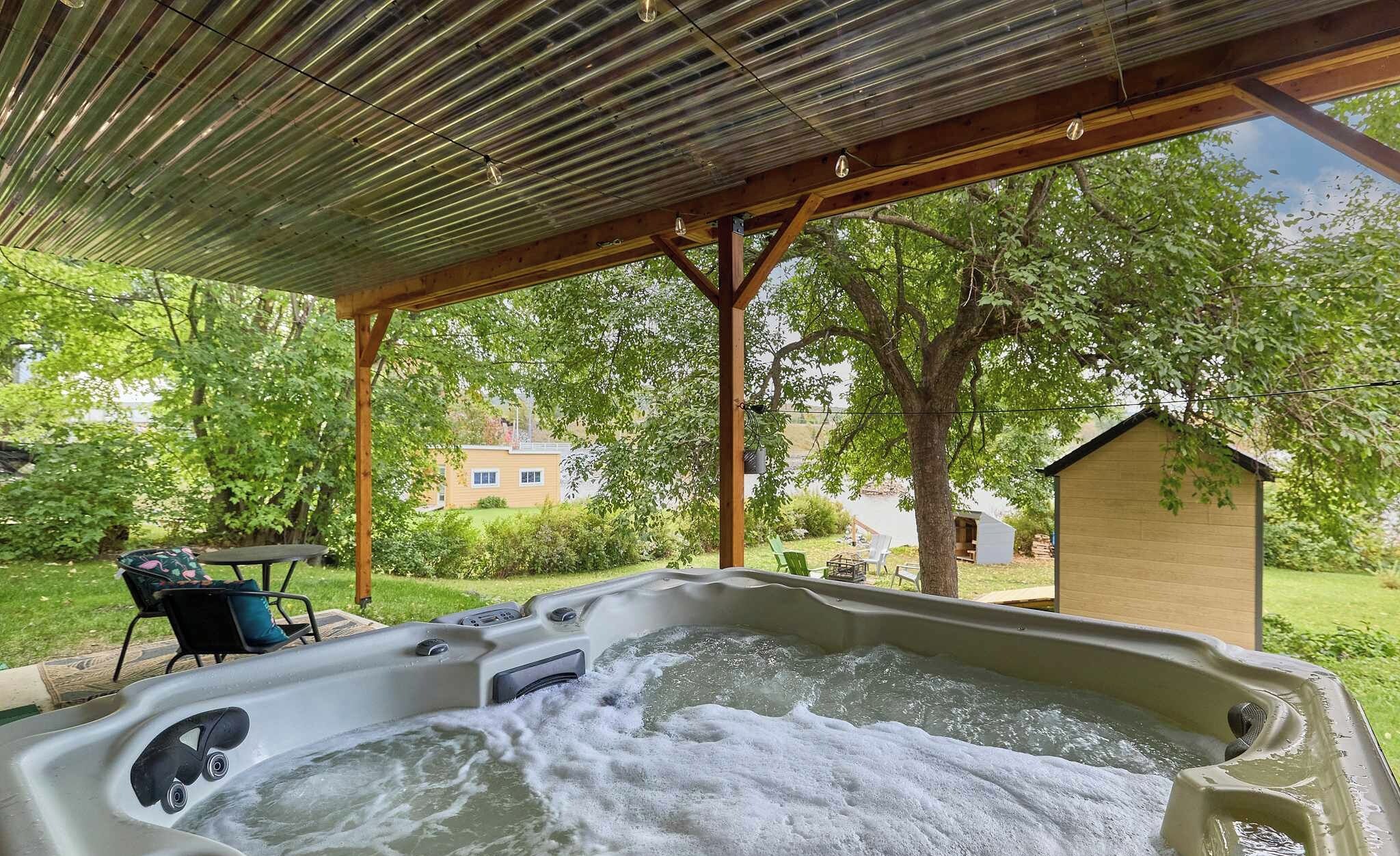 Outdoor spa tub