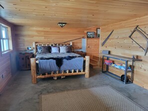 WiFi, bed sheets - Mountain Chalet w/ Lake Access + Views,  Fireplace Deck, Sleeps 8 Stoneham Me (Stoneham)