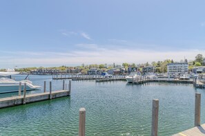 Marina - Quaint home in Charlevoix - All About Town (Charlevoix)