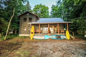 Exterior - Relax, Unwind on Grand Traverse Bay at Blue Calm (Northport)