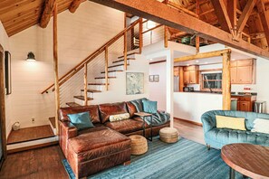 Smart TV, DVD player, books - Relax, Unwind on Grand Traverse Bay at Blue Calm (Northport)