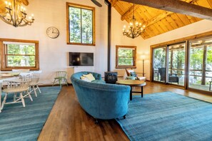 Smart TV, reproductor de DVD y libros 