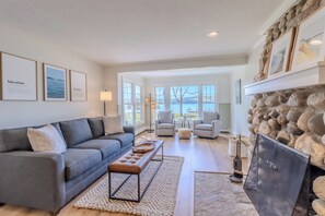 Smart TV, fireplace, books - Gather and Relax on Little Glen Lake at Blue Haven (Empire)