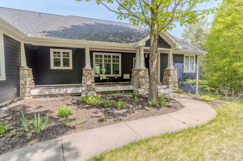 Spacious Private home for 14 at Blue Valley