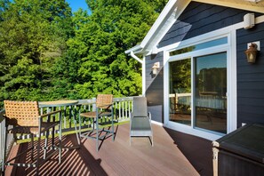 Outdoor dining - Spacious Private home for 14 at Blue Valley (Traverse City)