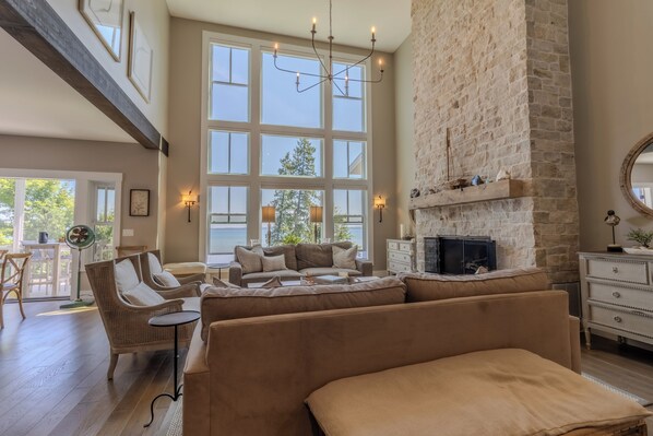 Smart TV, fireplace, DVD player, books