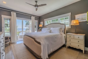 4 bedrooms, desk, iron/ironing board, WiFi