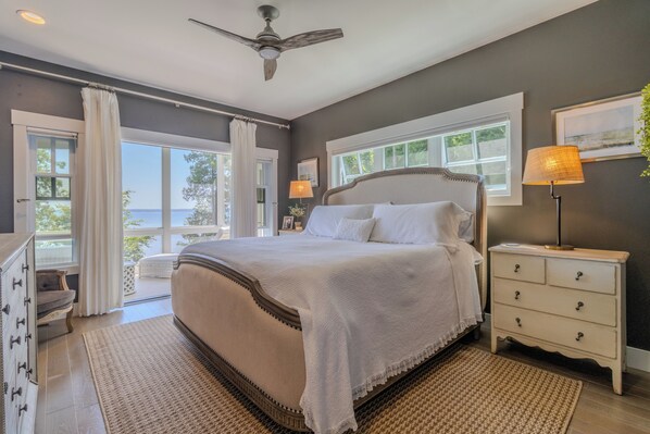 4 habitaciones, escritorio, tabla de planchar con plancha y wifi 