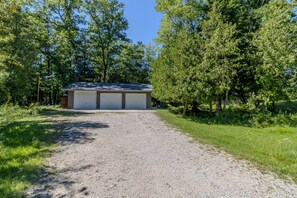 Exterior - Crystal Views is the perfect Up North Escape (Glen Arbor)