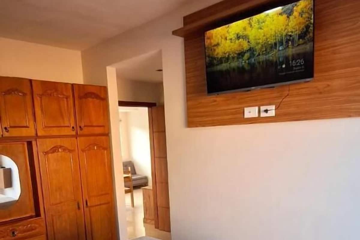 Comfort-Apartment, Balkon, Blick auf den Innenhof | Verdunkelungsvorhänge, Bügeleisen/Bügelbrett, kostenloses WLAN