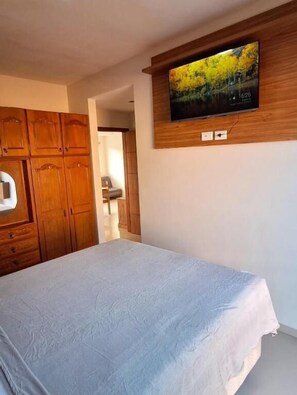 Appartement Confort, balcon, vue sur la cour intérieure | Rideaux d’obscurcissement, fer et planche à repasser