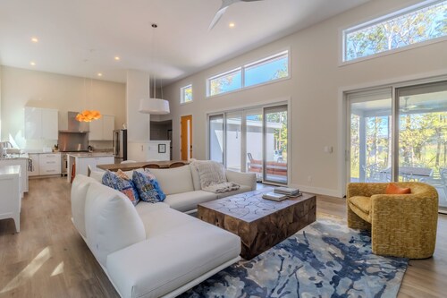 Stargazer – Modern Luxury Meets Up North Charm