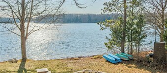 Lovely 6BR 6.5BA on all-sports Lake in Interlochen