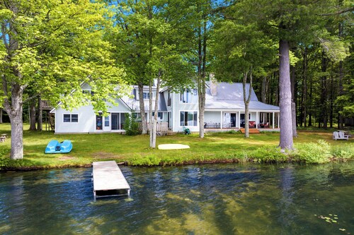 Lovely 6BR 6.5BA on all-sports Lake in Interlochen