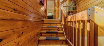 Halcyon House - Nearly waterfront at Long Lake!