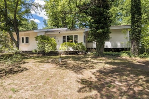 Exterior - Halcyon House - Nearly waterfront at Long Lake! (Traverse City)
