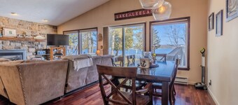 Skyline Cottage – Charming Lake Leelanau Getaway