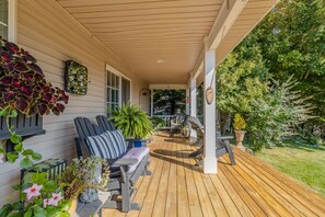 Terrace/patio - Tranquil beachfront studio at Sunset Suite (Empire)