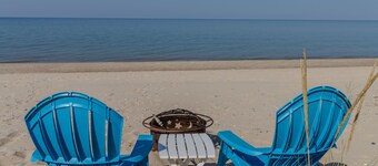 Tranquil beachfront studio at Sunset Suite