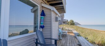 Tranquil beachfront studio at Sunset Suite