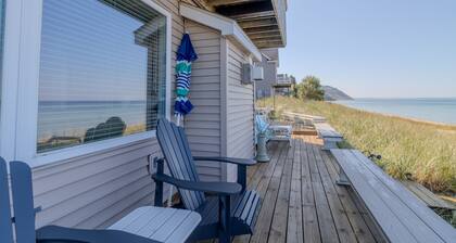 Tranquil beachfront studio at Sunset Suite