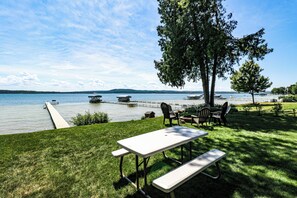 Outdoor dining - Memo's Treasure on beautiful Lake Leelanau (Cedar)