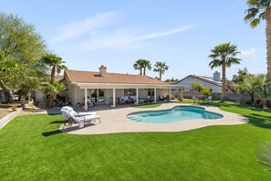 Outdoor pool - Luxe 3BR Oasis w/ Pool + Outdoor Lounge (Henderson)