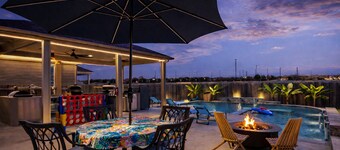 North SA New Listing, Lux Home-Heated Pool-Private Theater-Chefs Outdoor Kitchen
