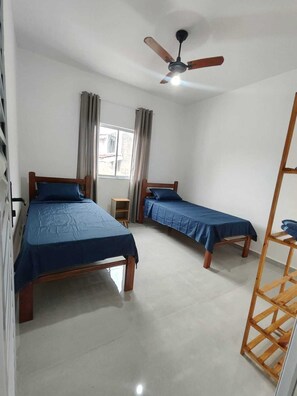 3 chambres, accès à Internet, literie fournie