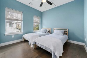 2 bedrooms, iron/ironing board, Internet, bed sheets - Modern East Austin Home – Walk to Downtown! (Austin)
