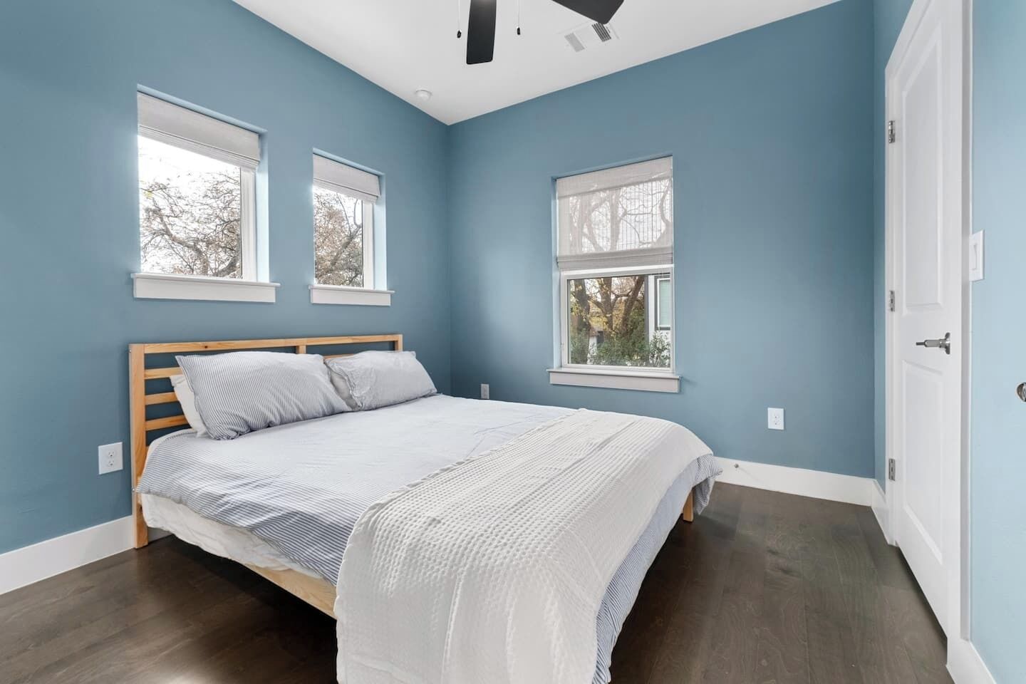 2 chambres, fer et planche à repasser, accès Internet, draps fournis